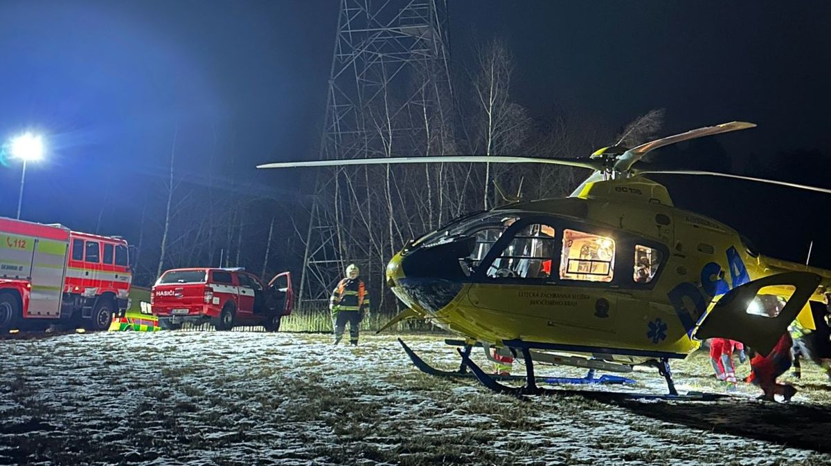 Náročný zásah na Pelhřimovsku. Patnáctiletá dívka vylezla na vysílač, spadla a vážně se zranila